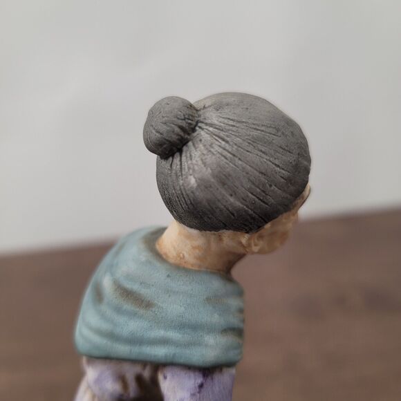 Vintage Ceramic Figurine Elderly Woman Carrying Umbrella‎ and Basket 7" - Japan - Picture 9 of 13